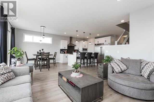 1290 Pacific Circle W, House detached with 3 bedrooms, 2 bathrooms and 4 parking in Lethbridge AB | Image 12