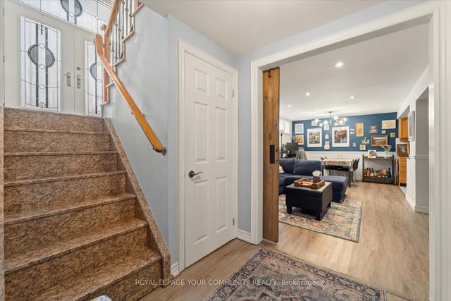19 Weller Cres, House detached with 2 bedrooms, 2 bathrooms and 7 parking in Vaughan ON | Image 10