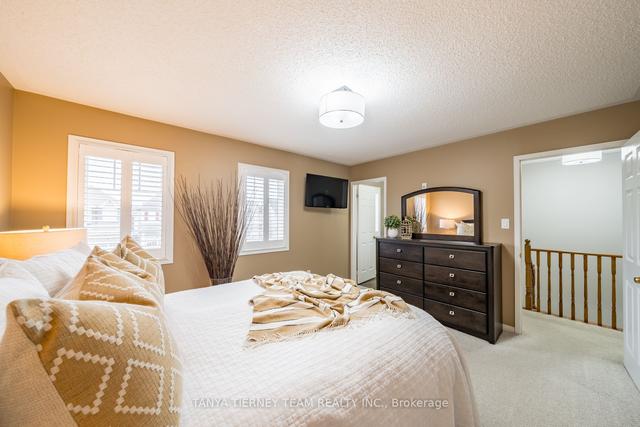 8 Donlevy Cres, House detached with 3 bedrooms, 3 bathrooms and 2 parking in Whitby ON | Image 15