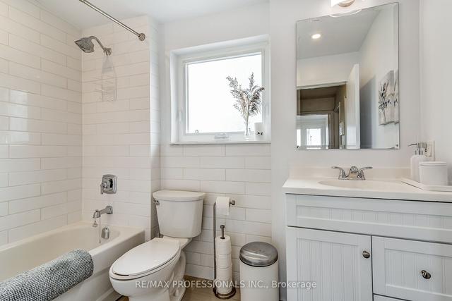 127 Chestnut Cres, House semidetached with 3 bedrooms, 2 bathrooms and 2 parking in Toronto ON | Image 14