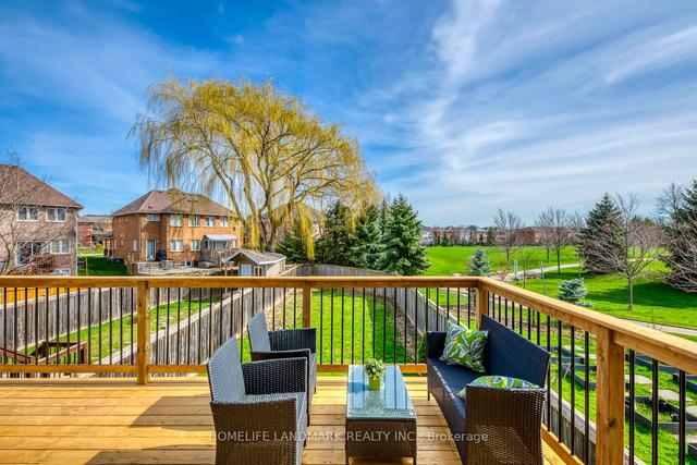 384 Spring Blossom Cres, House attached with 4 bedrooms, 4 bathrooms and 4 parking in Oakville ON | Image 5