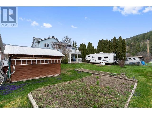 821 Cottonwood Avenue, House detached with 4 bedrooms, 3 bathrooms and 2 parking in Sicamous BC | Image 12