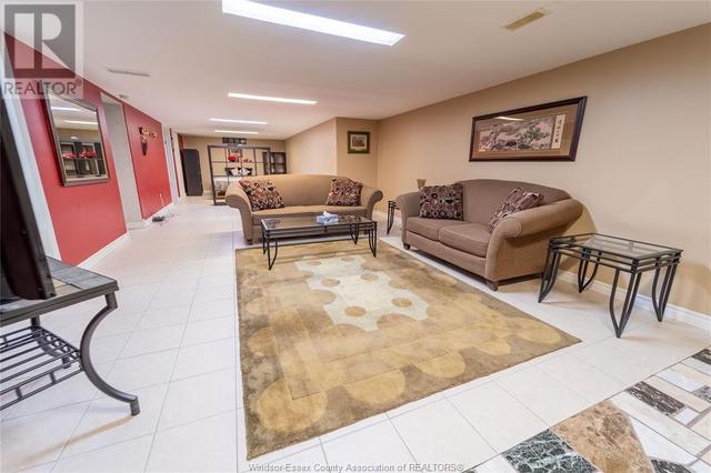 3810 Holburn, House detached with 4 bedrooms, 2 bathrooms and null parking in Windsor ON | Image 23