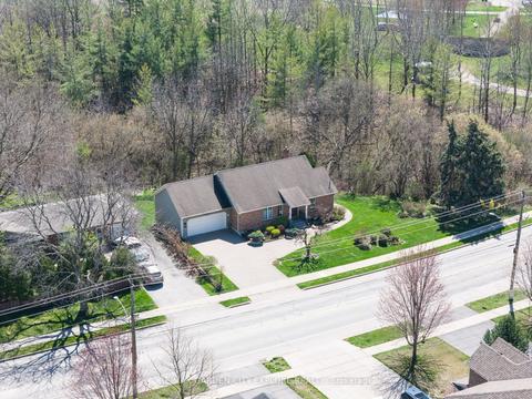 353 Pelham Rd, House detached with 3 bedrooms, 2 bathrooms and 7 parking in St. Catharines ON | Card Image