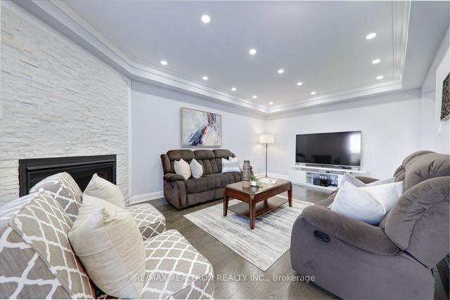 3354 Trelawny Circ, House detached with 5 bedrooms, 5 bathrooms and 6 parking in Mississauga ON | Image 4