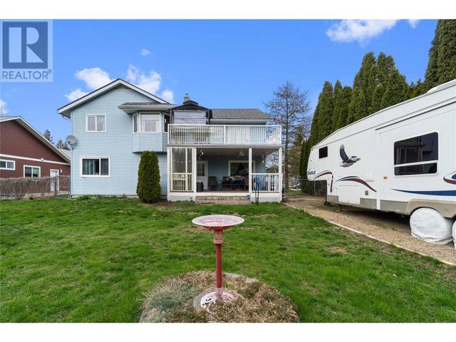 821 Cottonwood Avenue, House detached with 4 bedrooms, 3 bathrooms and 2 parking in Sicamous BC | Image 4