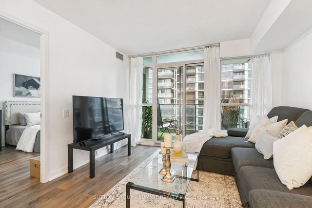 1111 - 15 Singer Crt, Condo with 1 bedrooms, 2 bathrooms and 1 parking in Toronto ON | Image 9