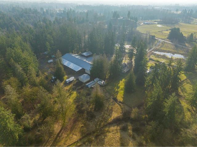 25039 8 Avenue, House detached with 6 bedrooms, 5 bathrooms and null parking in Langley BC | Image 24