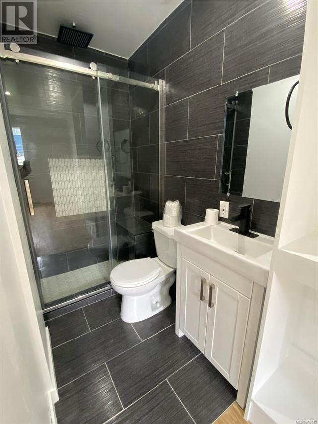 Lower level primary bedroom ensuite | Image 38