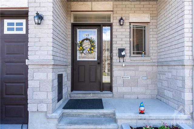 749 Percifor Way, Townhouse with 3 bedrooms, 4 bathrooms and 3 parking in Ottawa ON | Image 2