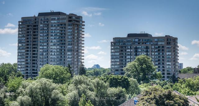 1105 - 4 Willow St, Condo with 2 bedrooms, 2 bathrooms and 2 parking in Waterloo ON | Image 1