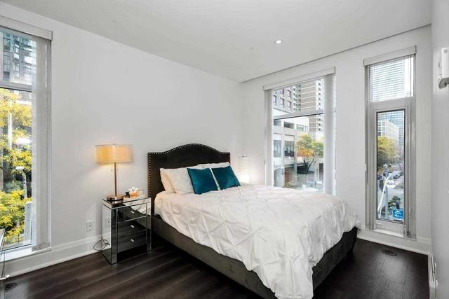 th 16 - 1086 Bay St, Townhouse with 3 bedrooms, 4 bathrooms and 2 parking in Toronto ON | Image 4