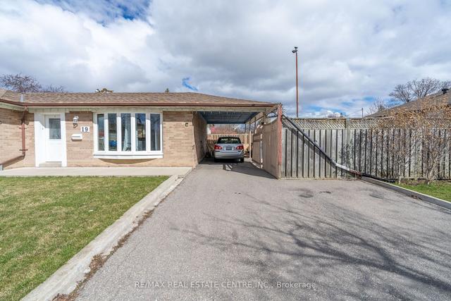 19 Netherly Dr, House detached with 3 bedrooms, 2 bathrooms and 3 parking in Toronto ON | Image 22
