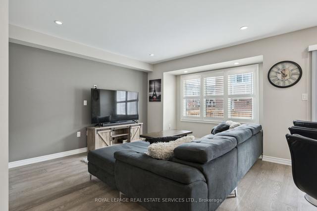 87 Reichert Crt, Townhouse with 3 bedrooms, 3 bathrooms and 2 parking in Milton ON | Image 8