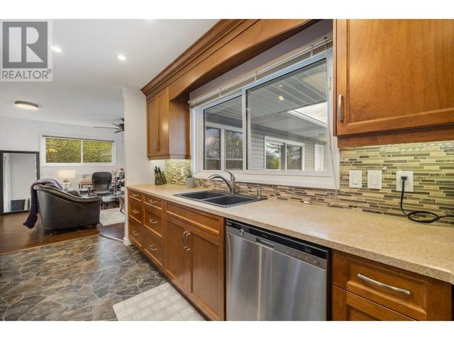 3305 Mcgregor Road, House detached with 3 bedrooms, 2 bathrooms and 6 parking in West Kelowna BC | Image 15