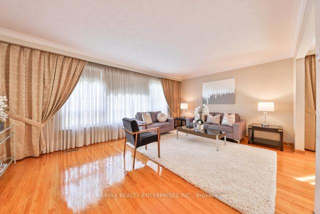 899 Hollowtree Cres, House detached with 4 bedrooms, 3 bathrooms and 6 parking in Mississauga ON | Image 37