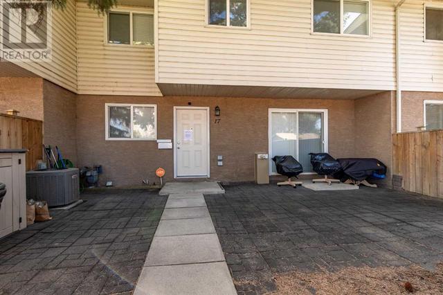 17, - 1915 18 Avenue N, House attached with 3 bedrooms, 1 bathrooms and 2 parking in Lethbridge AB | Image 3