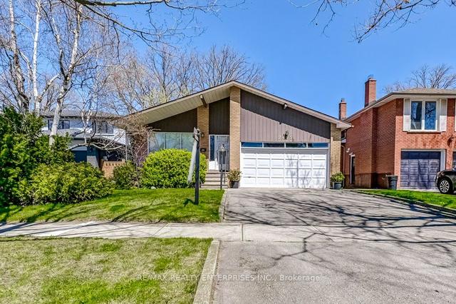 2495 Waterford St, House detached with 3 bedrooms, 2 bathrooms and 6 parking in Oakville ON | Image 1
