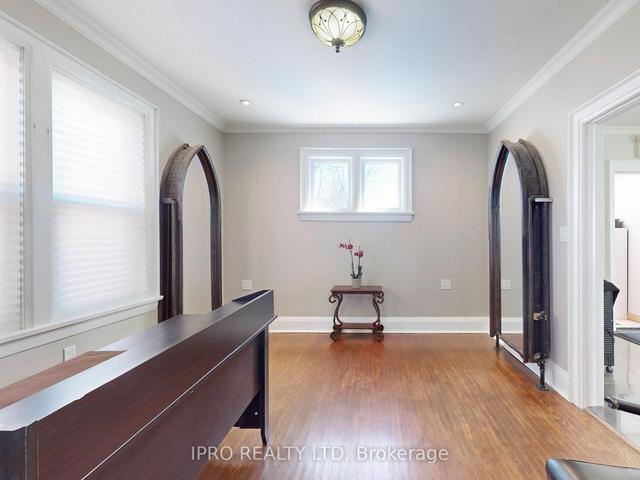 219 Queen St W, House detached with 2 bedrooms, 2 bathrooms and 6 parking in Brampton ON | Image 9