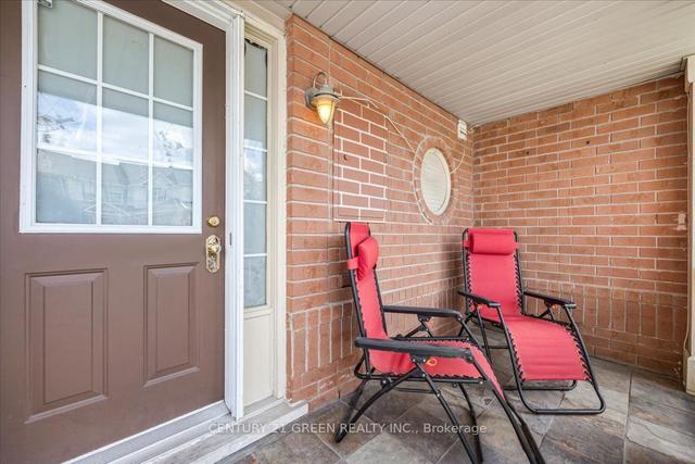1646 Beard Dr, House attached with 3 bedrooms, 2 bathrooms and 2 parking in Milton ON | Image 35