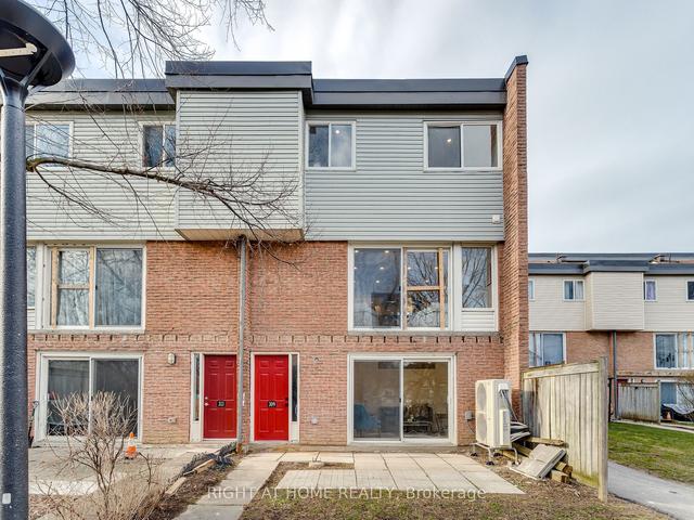 309 Milestone Cres, Townhouse with 4 bedrooms, 3 bathrooms and 2 parking in Aurora ON | Image 11