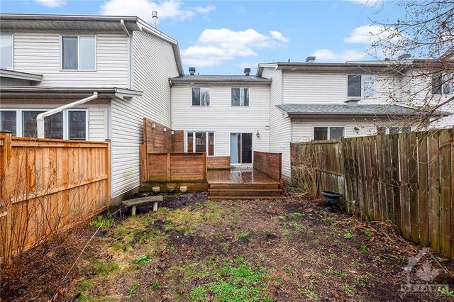 92 College Circle, Townhouse with 3 bedrooms, 2 bathrooms and 3 parking in Ottawa ON | Image 21