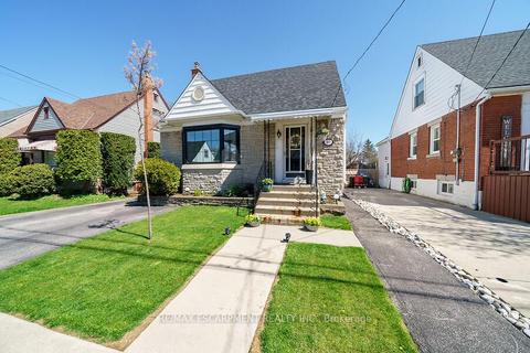 93 East 12th St, House detached with 3 bedrooms, 2 bathrooms and 4 parking in Hamilton ON | Card Image