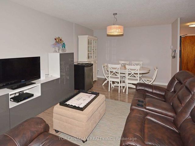 1203 - 1 Royal Orchard Blvd, Condo with 2 bedrooms, 2 bathrooms and 1 parking in Markham ON | Image 13