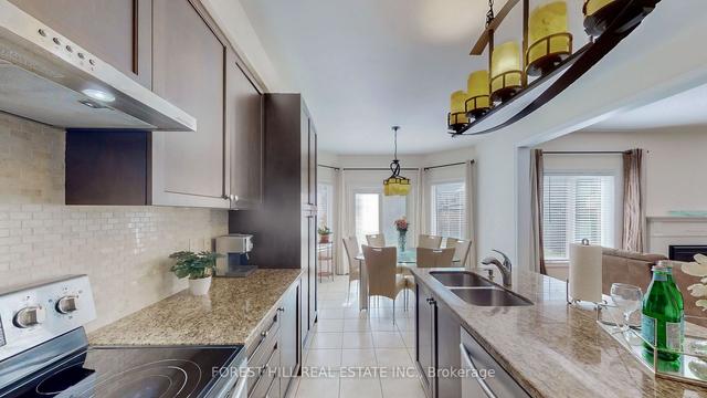 268 Carrier Cres, House detached with 4 bedrooms, 5 bathrooms and 4 parking in Vaughan ON | Image 3