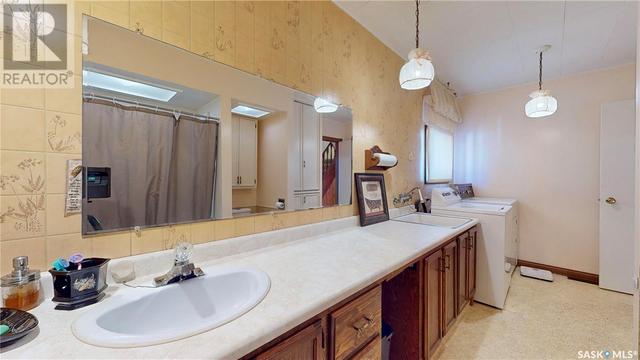 6304 8th Avenue, House detached with 4 bedrooms, 3 bathrooms and null parking in Regina SK | Image 24