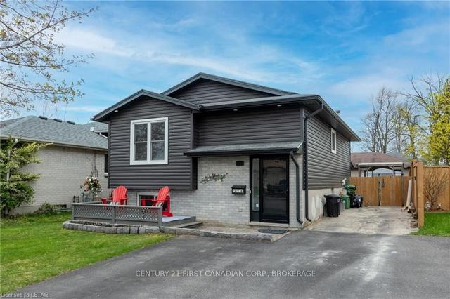 174 Portsmouth Cres, House detached with 2 bedrooms, 1 bathrooms and 4 parking in London ON | Image 1
