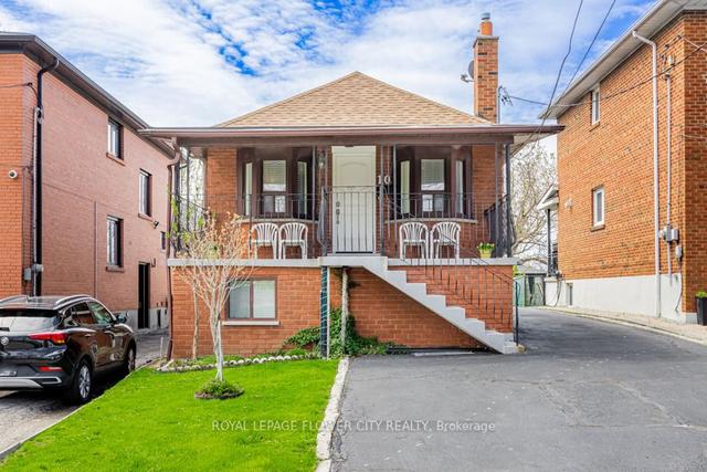 10 Spears St, House detached with 3 bedrooms, 2 bathrooms and 7 parking in Toronto ON | Image 1