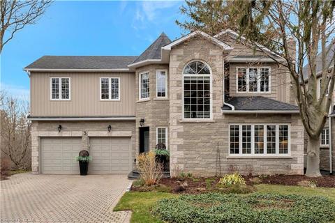 5 - 25 Manor Park Crescent, House detached with 3 bedrooms, 3 bathrooms and 6 parking in Guelph ON | Card Image