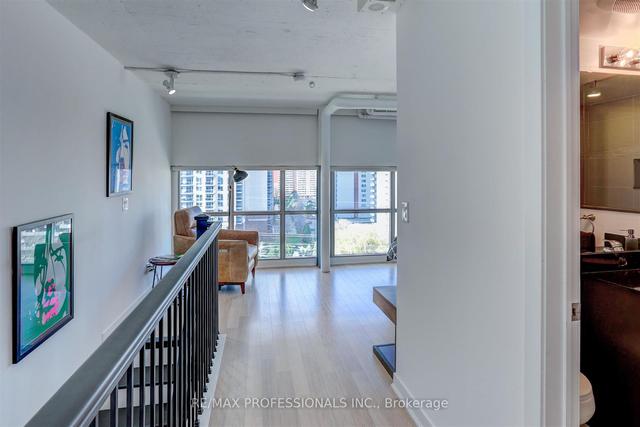 801 - 2 Fieldway Rd, Condo with 1 bedrooms, 2 bathrooms and 1 parking in Toronto ON | Image 9