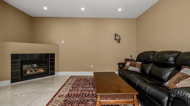 108 Twin Pines Cres, House detached with 3 bedrooms, 4 bathrooms and 6 parking in Brampton ON | Image 5