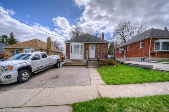 123 First Avenue, House detached with 3 bedrooms, 2 bathrooms and 9 parking in Cambridge ON | Image 1
