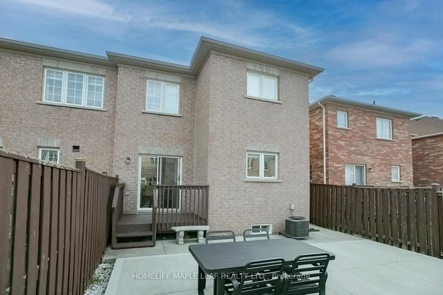 31 Heartview Rd, House attached with 3 bedrooms, 4 bathrooms and 3 parking in Brampton ON | Image 25