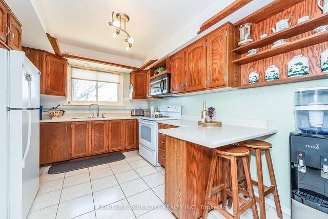 7277 Collett Rd, House semidetached with 4 bedrooms, 2 bathrooms and 3 parking in Mississauga ON | Image 5