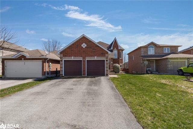 32 Dunsmore Lane, House detached with 4 bedrooms, 3 bathrooms and 6 parking in Barrie ON | Image 1