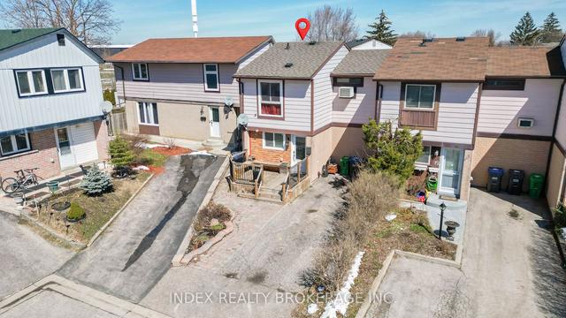18 Hallcrown Crt S, House attached with 3 bedrooms, 2 bathrooms and 2 parking in Brampton ON | Image 12