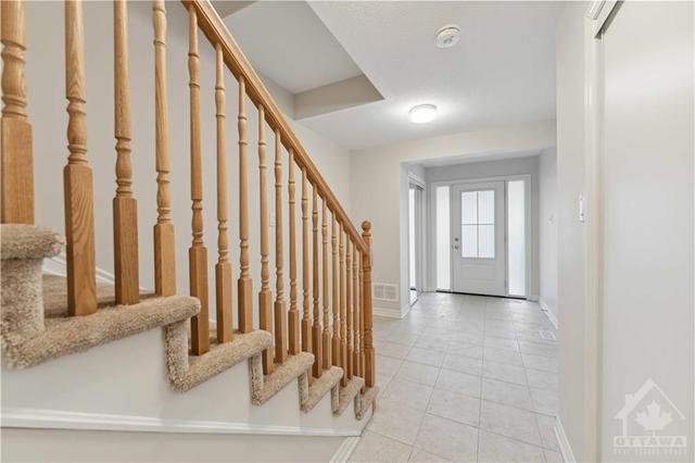 1036 Apolune Street, Townhouse with 2 bedrooms, 2 bathrooms and 3 parking in Ottawa ON | Image 3