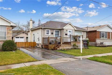 6 Battersea Ave, House detached with 3 bedrooms, 2 bathrooms and 5 parking in St. Catharines ON | Card Image