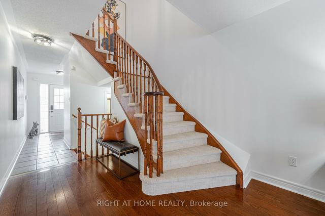 29 Colonel Lyall St, House attached with 3 bedrooms, 3 bathrooms and 3 parking in St. Catharines ON | Image 5