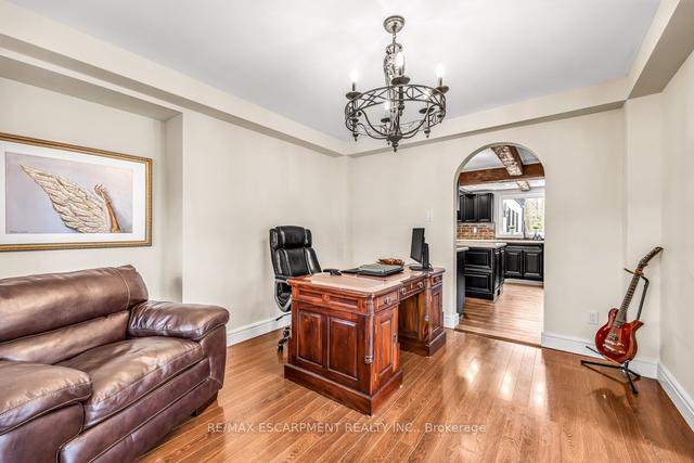 4316 Derry Rd, House detached with 3 bedrooms, 4 bathrooms and 25 parking in Burlington ON | Image 4