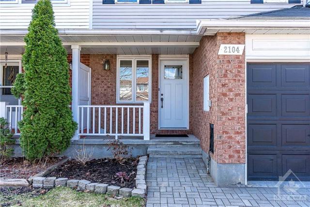 2104 Sacramento Drive, Townhouse with 3 bedrooms, 2 bathrooms and 3 parking in Ottawa ON | Image 3