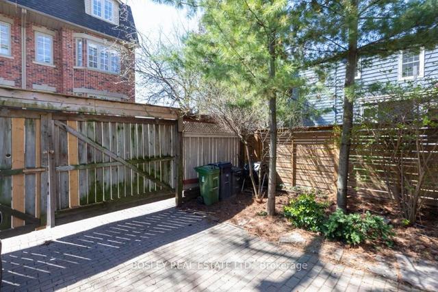 29 Spruce St, House semidetached with 3 bedrooms, 3 bathrooms and 1 parking in Toronto ON | Image 29