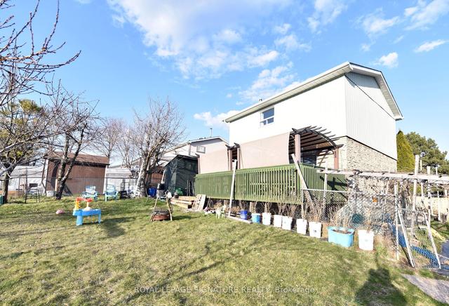18 Crow Tr, House detached with 3 bedrooms, 3 bathrooms and 2 parking in Toronto ON | Image 22