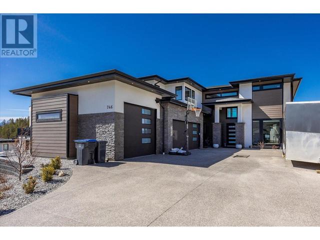 746 Carnoustie Drive, House detached with 4 bedrooms, 2 bathrooms and 7 parking in Kelowna BC | Image 2