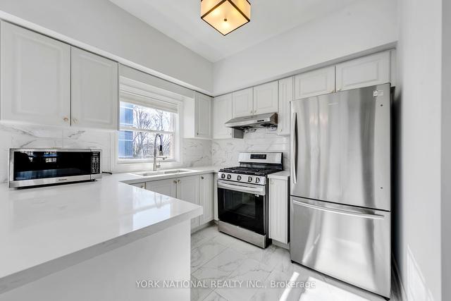 12 Loring Doolittle Crt, Townhouse with 4 bedrooms, 4 bathrooms and 4 parking in Aurora ON | Image 4