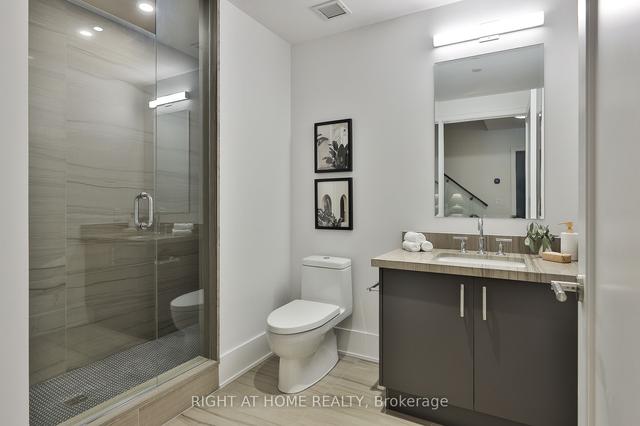 111 - 36 Birch Ave, Townhouse with 2 bedrooms, 3 bathrooms and 2 parking in Toronto ON | Image 6